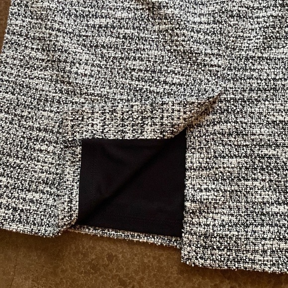 ANN Taylor black and‎ white boucle stretch pull on lined pencil skirt - Picture 4 of 5